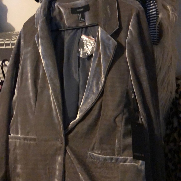 Sold - Picture 3 of 5